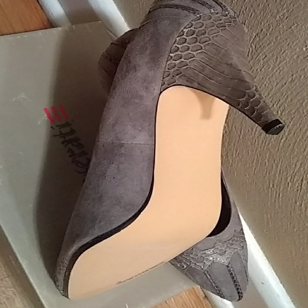 Shoes - Picture 4 of 8